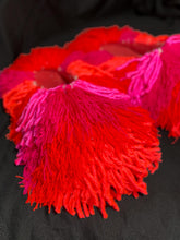 Lade das Bild in den Galerie-Viewer, FRINGE SLIPPERS // RED