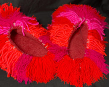 Lade das Bild in den Galerie-Viewer, FRINGE SLIPPERS // RED