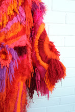 Lade das Bild in den Galerie-Viewer, EMBROIDERED COAT // red, orange