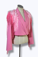 Lade das Bild in den Galerie-Viewer, CROPPED FRINGE BLAZER // PINK
