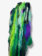 Lade das Bild in den Galerie-Viewer, HAND EMBROIDERED VEST // green-purple
