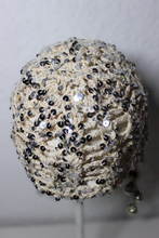 Lade das Bild in den Galerie-Viewer, CROCHET HEADPIECE // silver-creme

