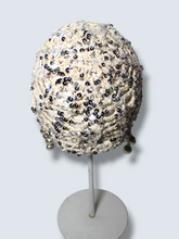 Lade das Bild in den Galerie-Viewer, CROCHET HEADPIECE // silver-creme
