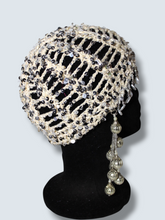 Lade das Bild in den Galerie-Viewer, CROCHET HEADPIECE // silver-creme
