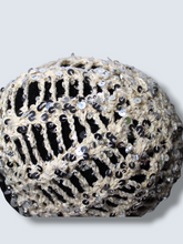 Lade das Bild in den Galerie-Viewer, CROCHET HEADPIECE // silver-creme
