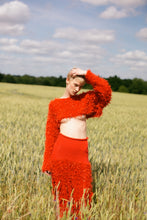 Lade das Bild in den Galerie-Viewer, FLUFFY KNITTED SWEATER // RED
