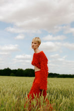 Lade das Bild in den Galerie-Viewer, FLUFFY KNITTED SWEATER // RED
