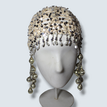 Lade das Bild in den Galerie-Viewer, CROCHET HEADPIECE // silver-creme
