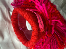 Lade das Bild in den Galerie-Viewer, FLUFF // RED PINK
