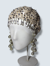 Lade das Bild in den Galerie-Viewer, CROCHET HEADPIECE // silver-creme
