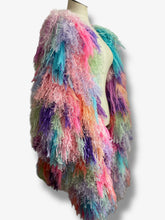 Lade das Bild in den Galerie-Viewer, FRINGE COAT // Bubblegum
