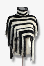 Lade das Bild in den Galerie-Viewer, KNITTED COLLAR - SHOULDERPIECE // black &amp; white stripes
