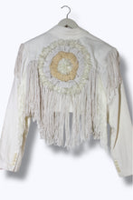 Lade das Bild in den Galerie-Viewer, EMBROIDERED FRINGE BLAZER // WHITE
