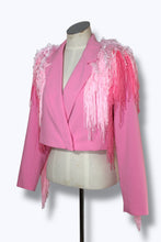 Lade das Bild in den Galerie-Viewer, CROPPED FRINGE BLAZER // PINK
