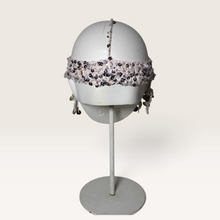 Lade das Bild in den Galerie-Viewer, CROCHET HEADPIECE /Mask  metal beads (Kopie)
