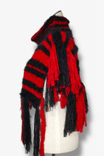 Lade das Bild in den Galerie-Viewer, KNITTED COLLAR - SHOULDERPIECE // black &amp; red stripes
