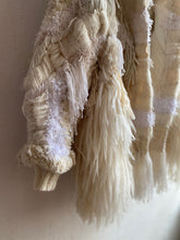 Lade das Bild in den Galerie-Viewer, EMBROIDERED JACKET // creme, white
