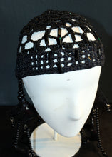 Lade das Bild in den Galerie-Viewer, BLACK CROCHET HEADPIECE
