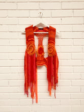 Lade das Bild in den Galerie-Viewer, Crochet Vest reds
