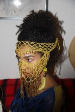 Lade das Bild in den Galerie-Viewer, #2 Golden crochet mask
